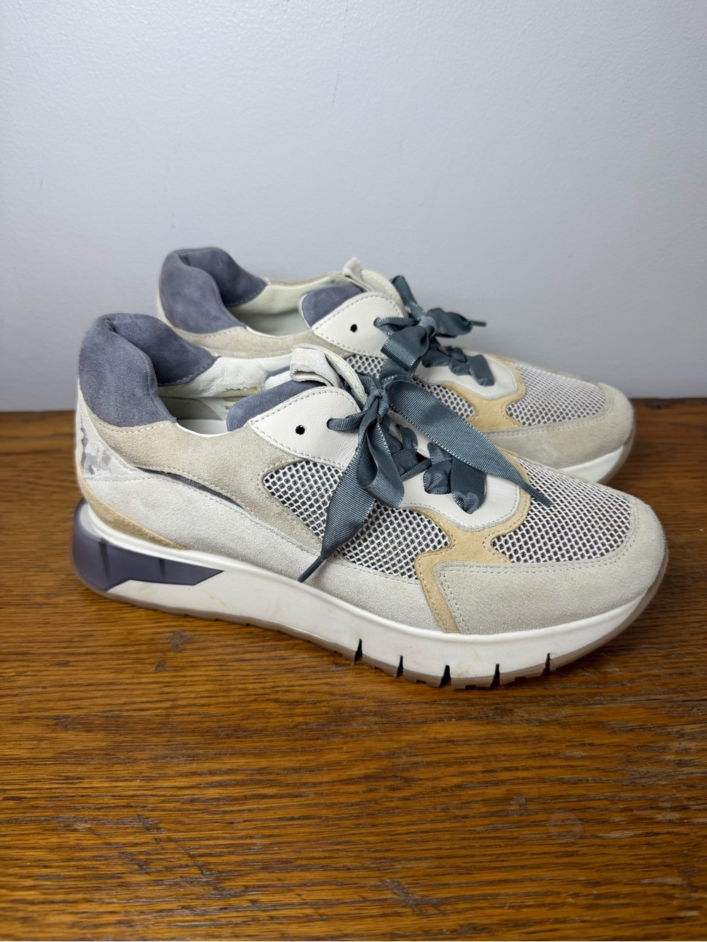 Softwaves Size 37 • Suede Sneakers.